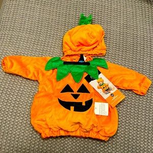 Hyde and Eek infant pumpkin costume size 6-12 months